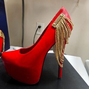 Scene Ebony Red Pumps